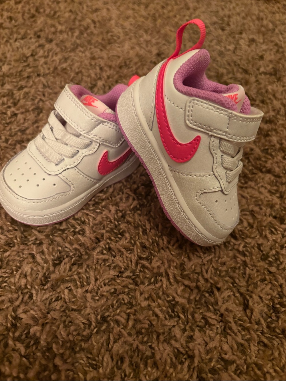 Nike Baby White & Pink Low-Top Sneakers size 2
